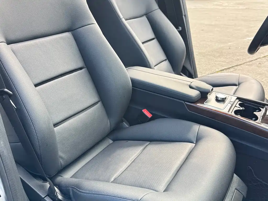 Mercedes-Benz E-Class — миниатюра 9