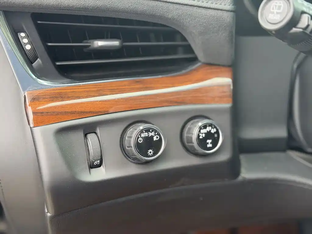 Cadillac Escalade — миниатюра 29