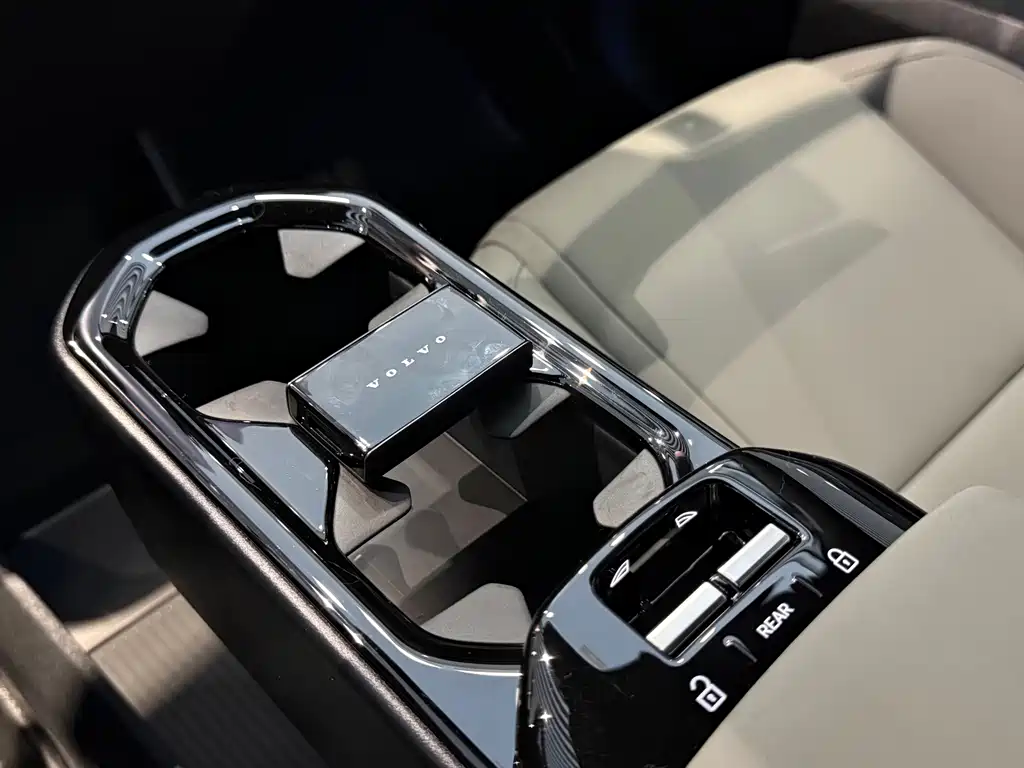 Volvo EX30 — миниатюра 11