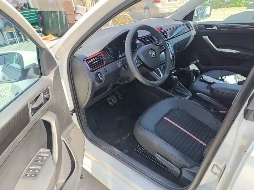 Skoda Rapid Spaceback — миниатюра 16