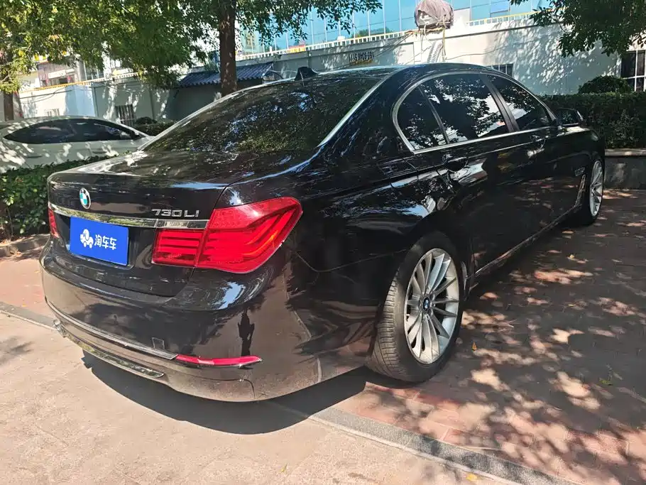 BMW 7 Series — миниатюра 3