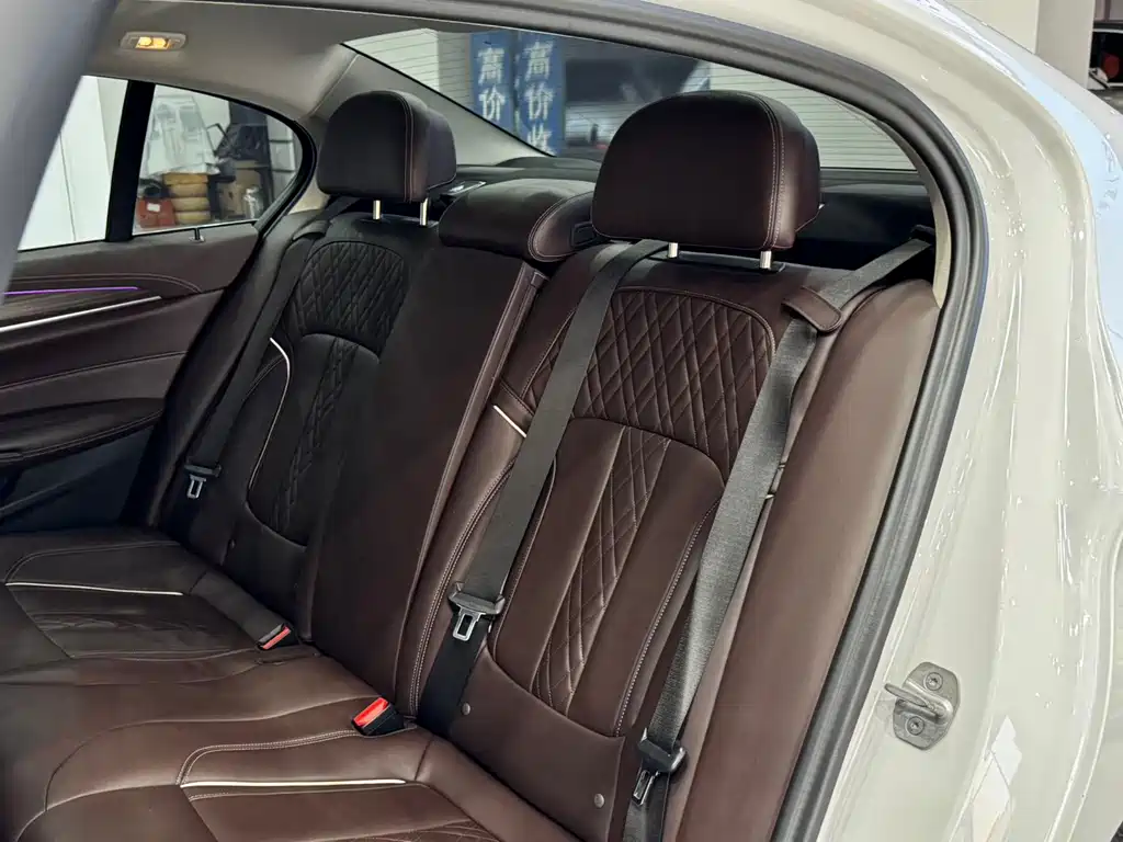 BMW 5 Series — миниатюра 9