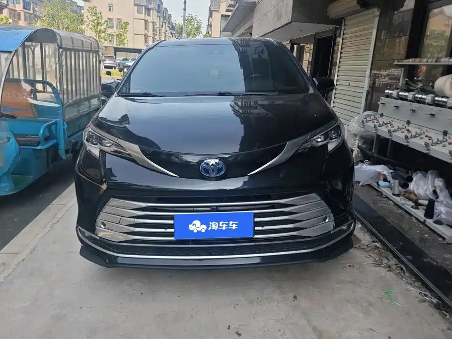 Toyota Sienna — миниатюра 2