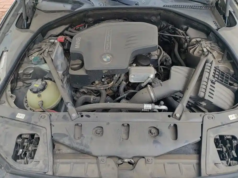 BMW 5 Series — миниатюра 10