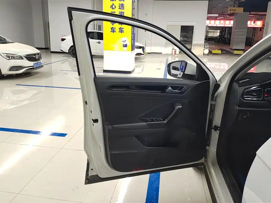 VOLKSWAGEN T ROC EXPLORING SONGS