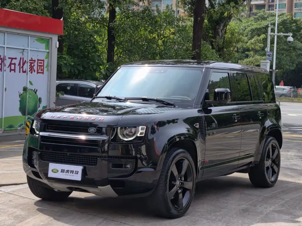 Land Rover Defender 2024