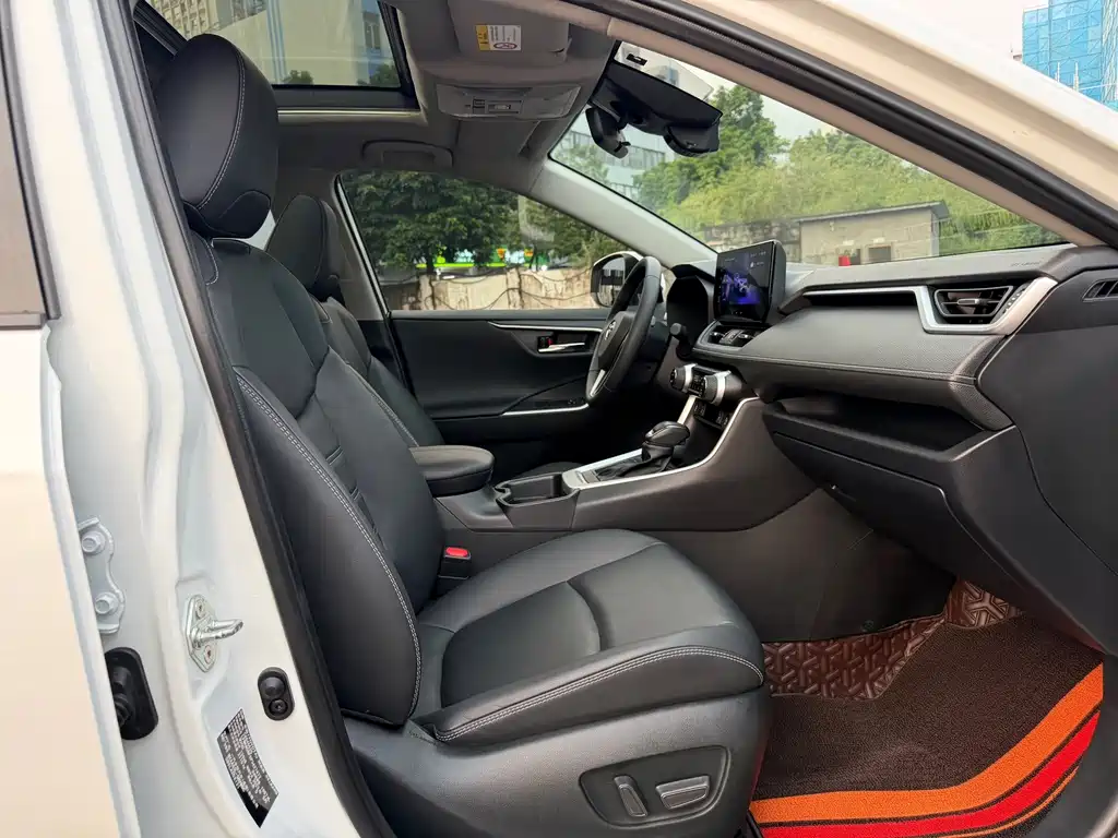 Toyota RAV4 — миниатюра 10