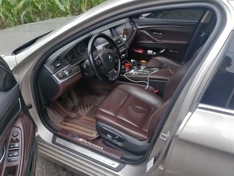 BMW 5 Series — миниатюра 9