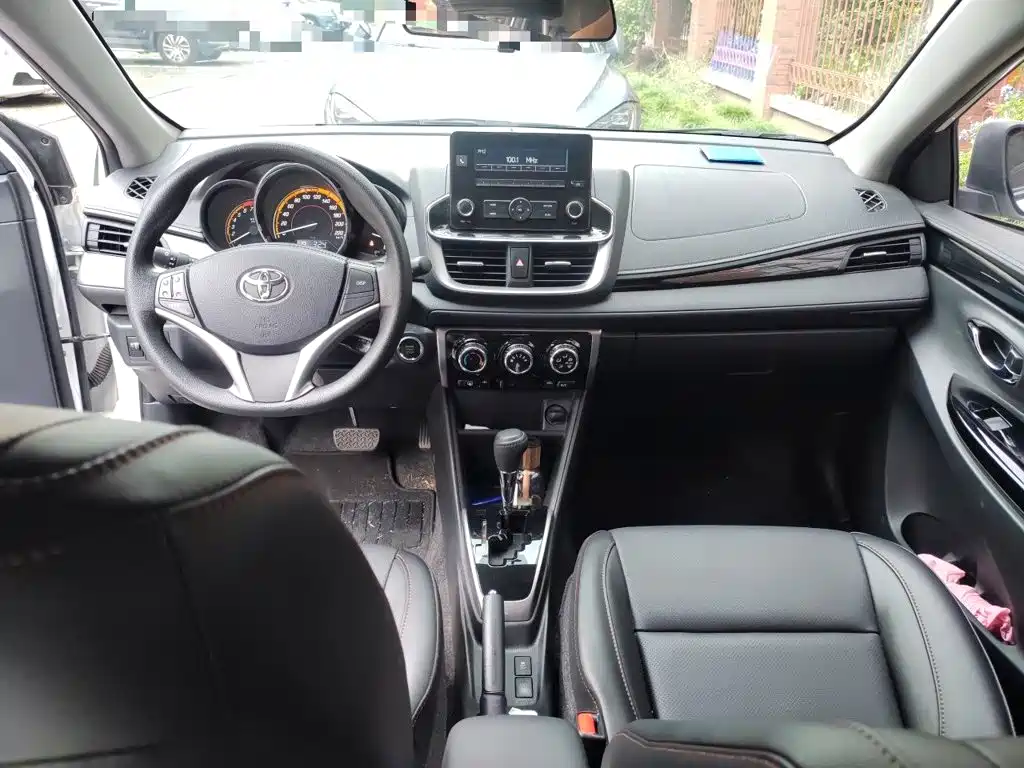Toyota Yaris L — миниатюра 5