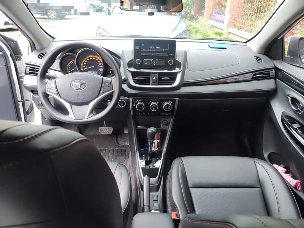 Toyota YARiS L Zhi Xuan 1.5 л 2022 г. Белый, пробег 21600 км
