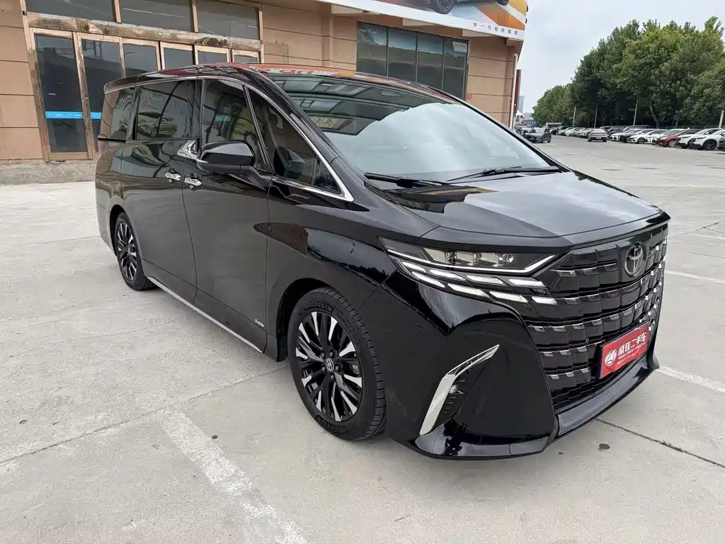 Toyota Alphard — миниатюра 3