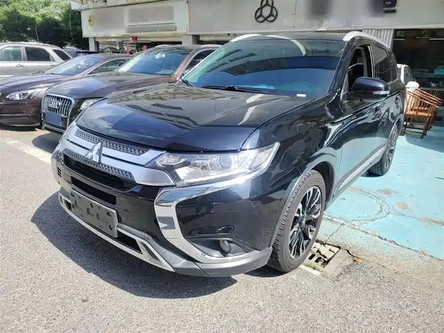 MITSUBISHI OUTLANDER 2020