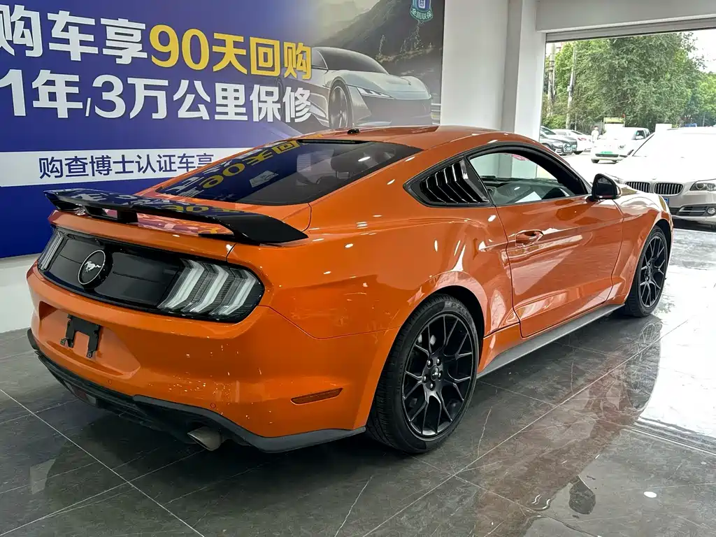 FORD MUSTANG