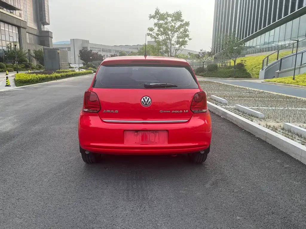 Volkswagen Polo 2013 1.6L AT Luxury