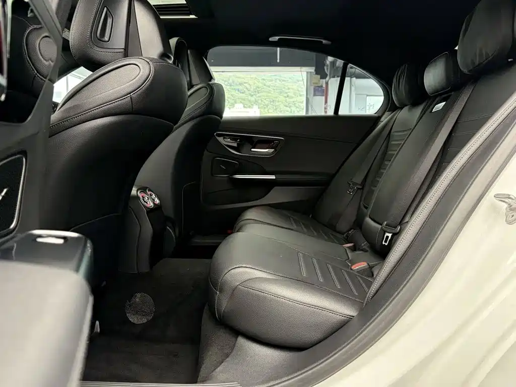 Mercedes-Benz C-Class — миниатюра 7