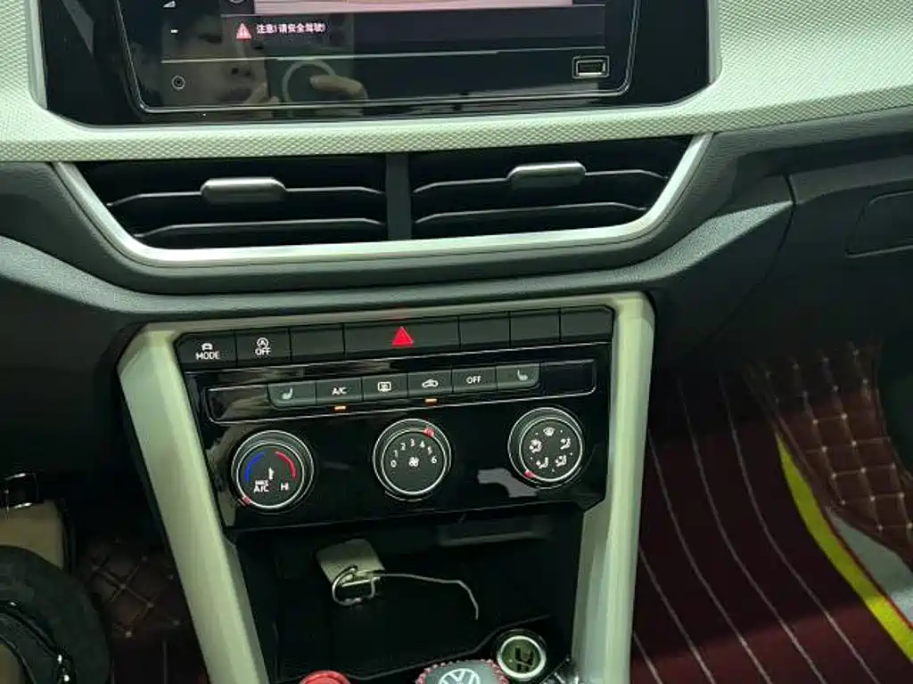 Volkswagen T-Roc — миниатюра 15