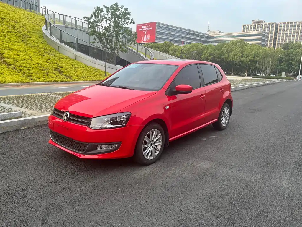 Volkswagen Polo 2013 1.6L AT Luxury