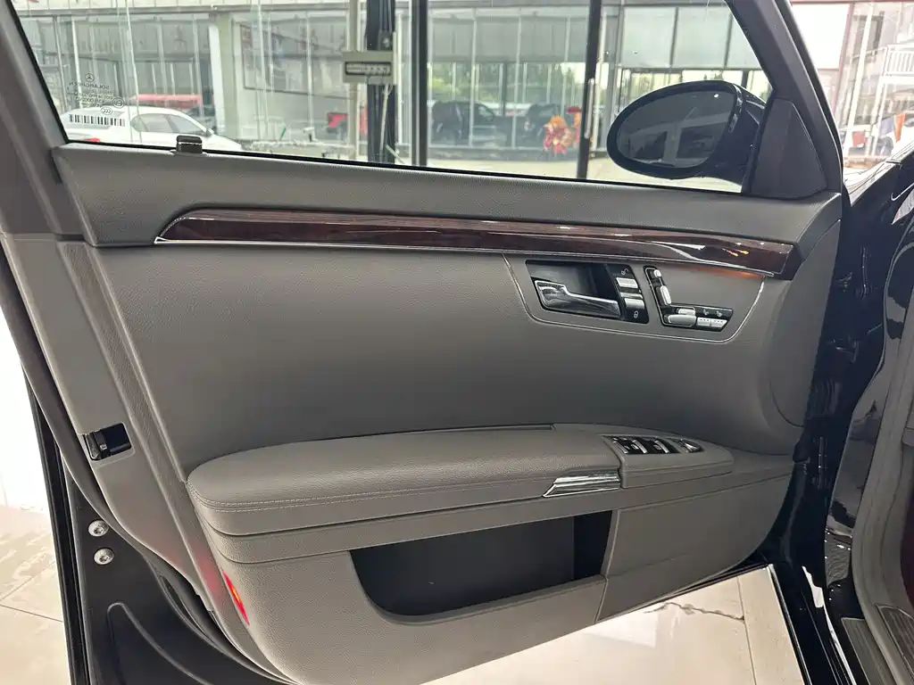 Mercedes-Benz S-Class — миниатюра 9