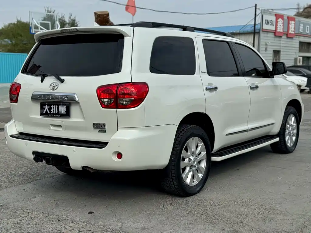 Toyota Sequoia — миниатюра 9