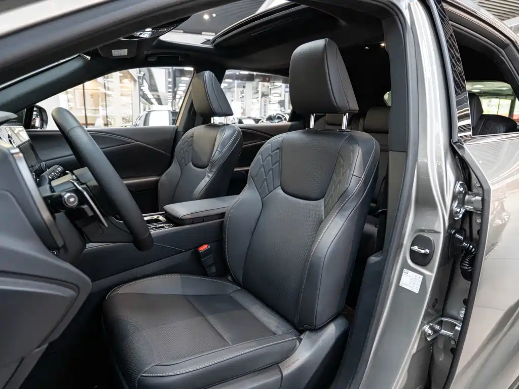 Lexus RX — миниатюра 11