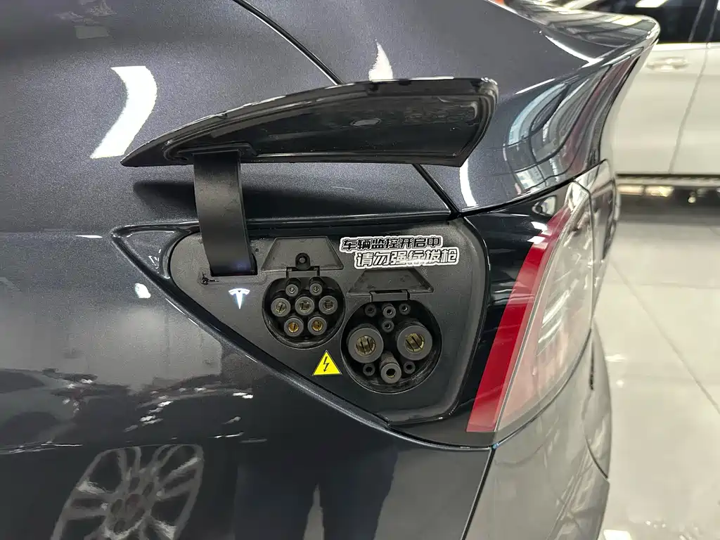 Tesla Model Y — миниатюра 19
