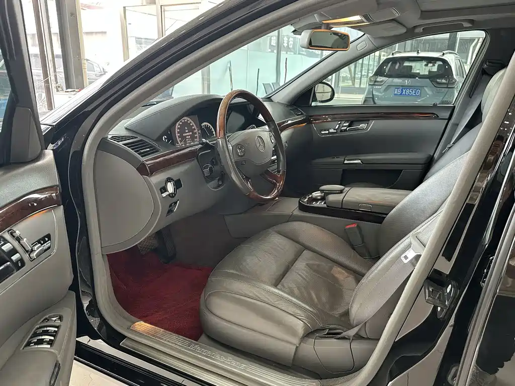 Mercedes-Benz S-Class — миниатюра 7