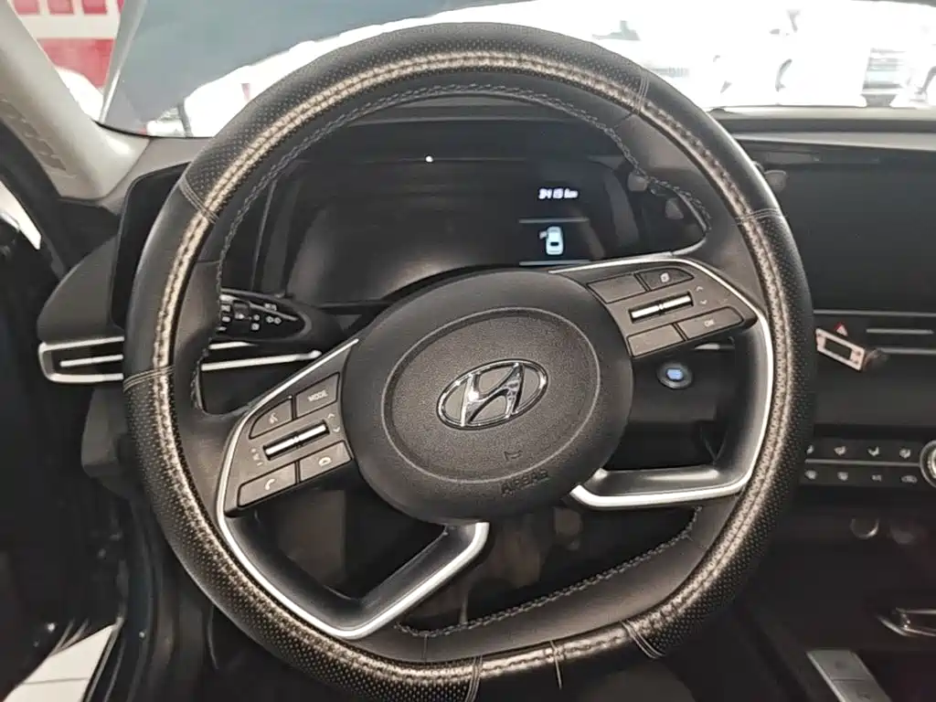 Hyundai Elantra — миниатюра 11