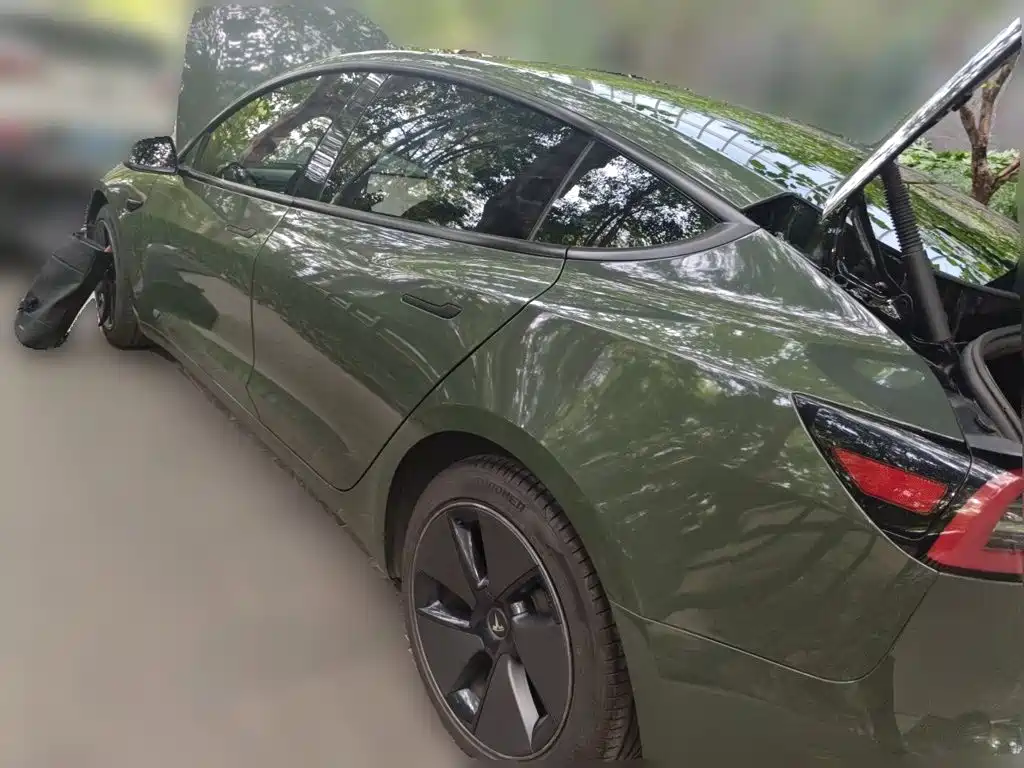 Tesla Model 3 — миниатюра 25