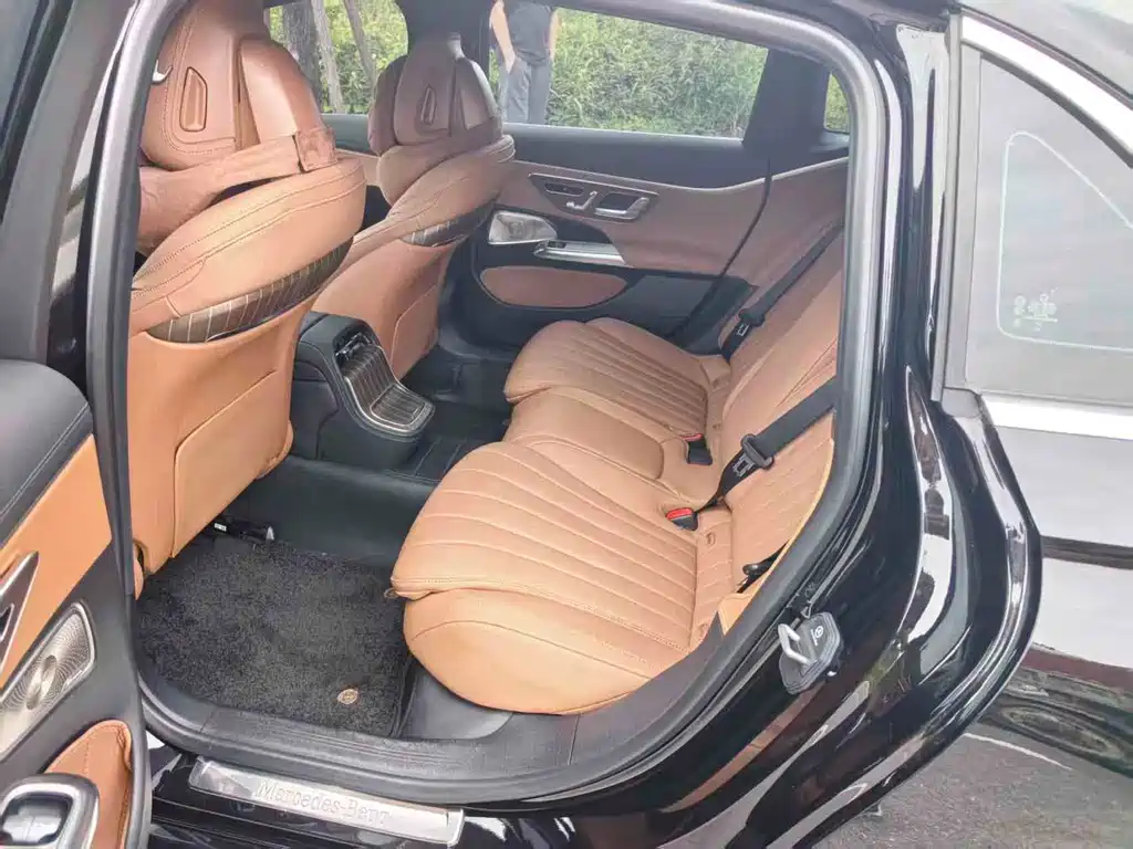 Mercedes-Benz E-Class — миниатюра 4
