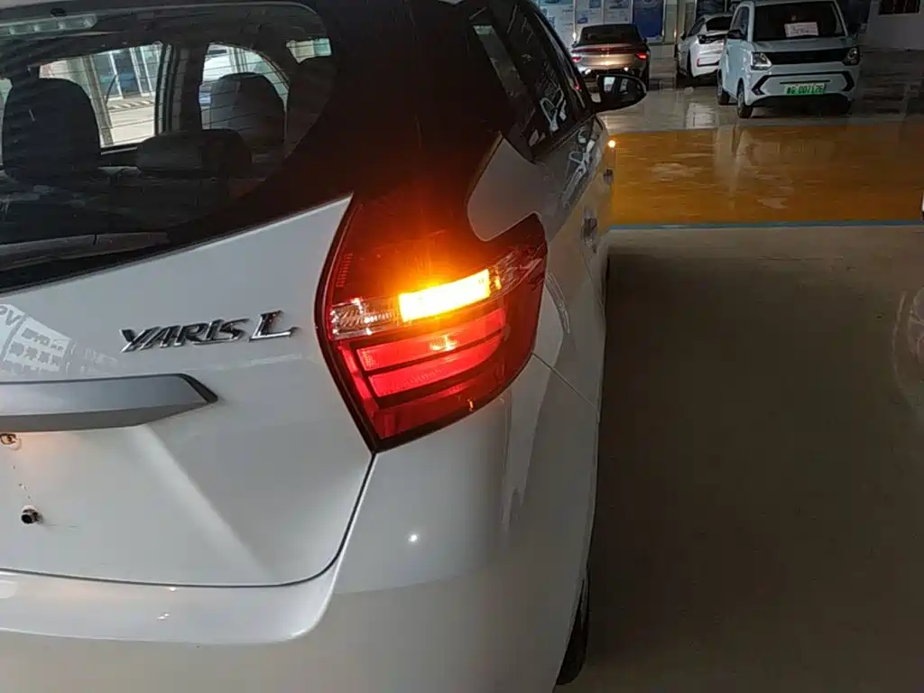Toyota Yaris L — миниатюра 8