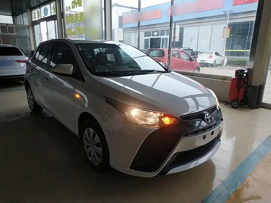 Toyota Yaris L — миниатюра 4