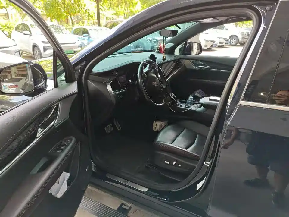 Cadillac XT6 — миниатюра 5
