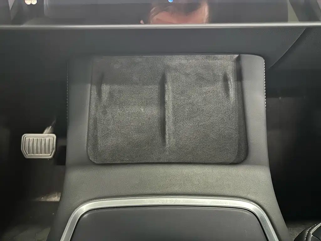Tesla Model Y — миниатюра 20