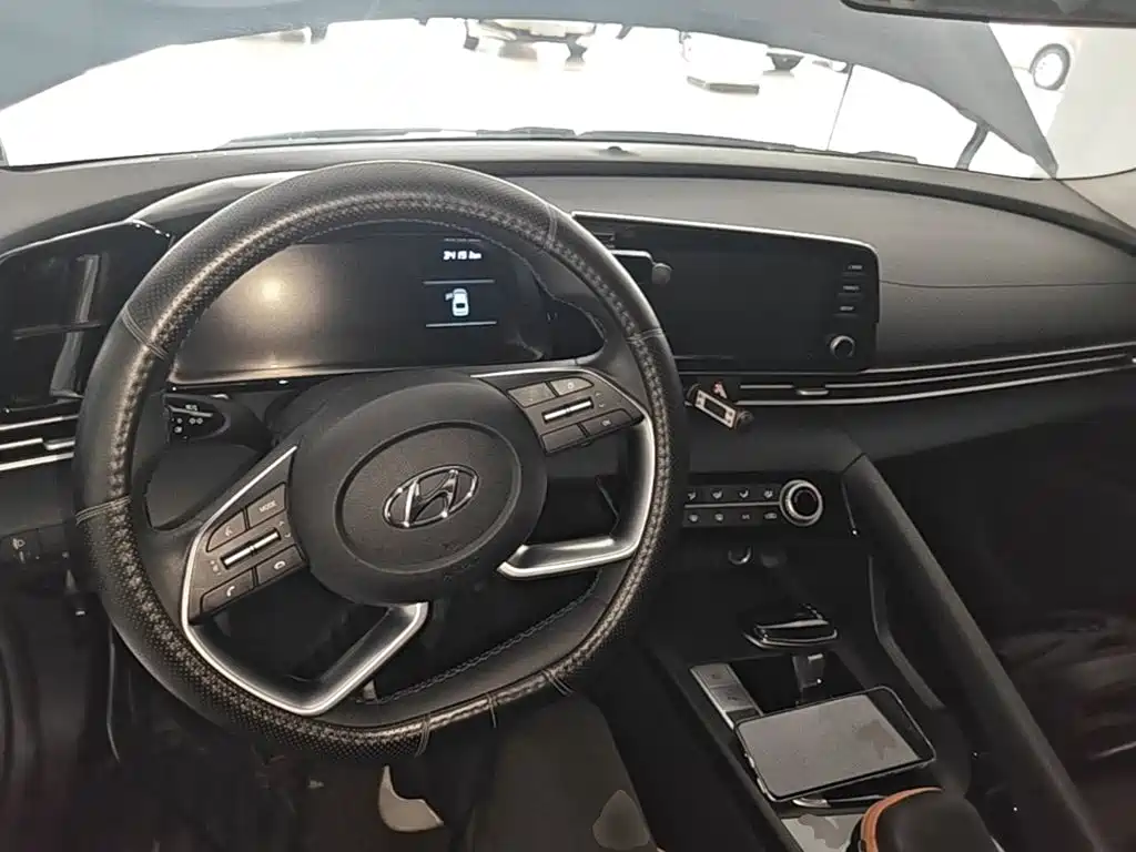 Hyundai Elantra — миниатюра 10