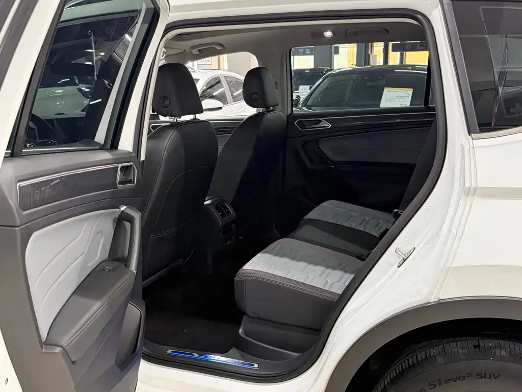 Volkswagen Tiguan L New Energy - фото 12