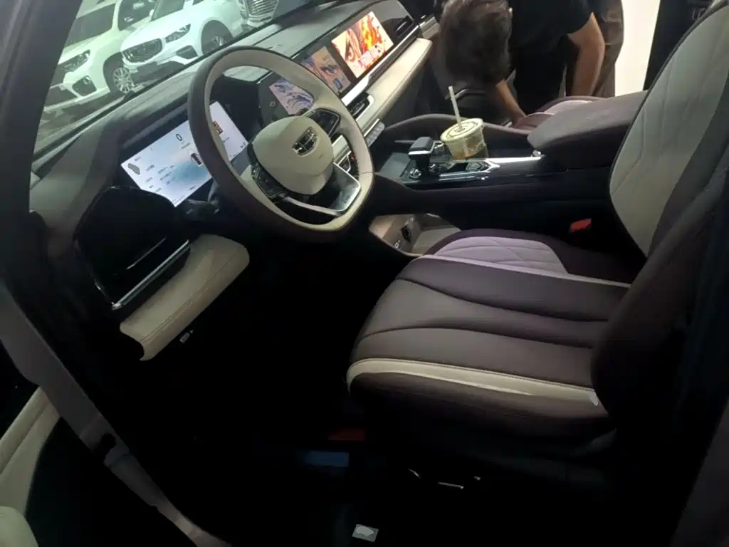 Geely Xingyue L — миниатюра 15