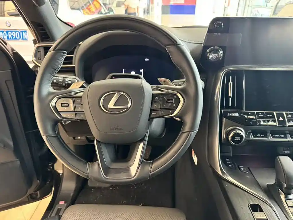 Lexus LX — миниатюра 8