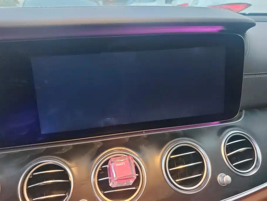 Mercedes-Benz E-Class — миниатюра 13