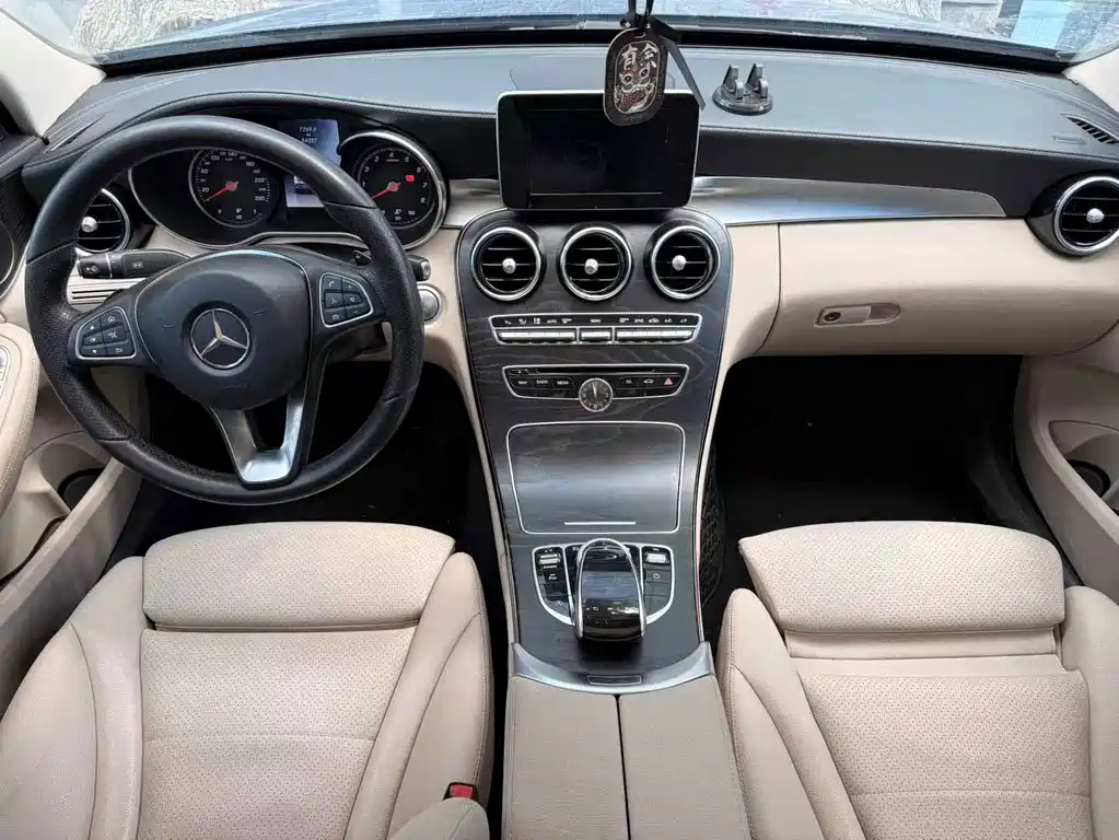 Mercedes-Benz C-Class — миниатюра 7