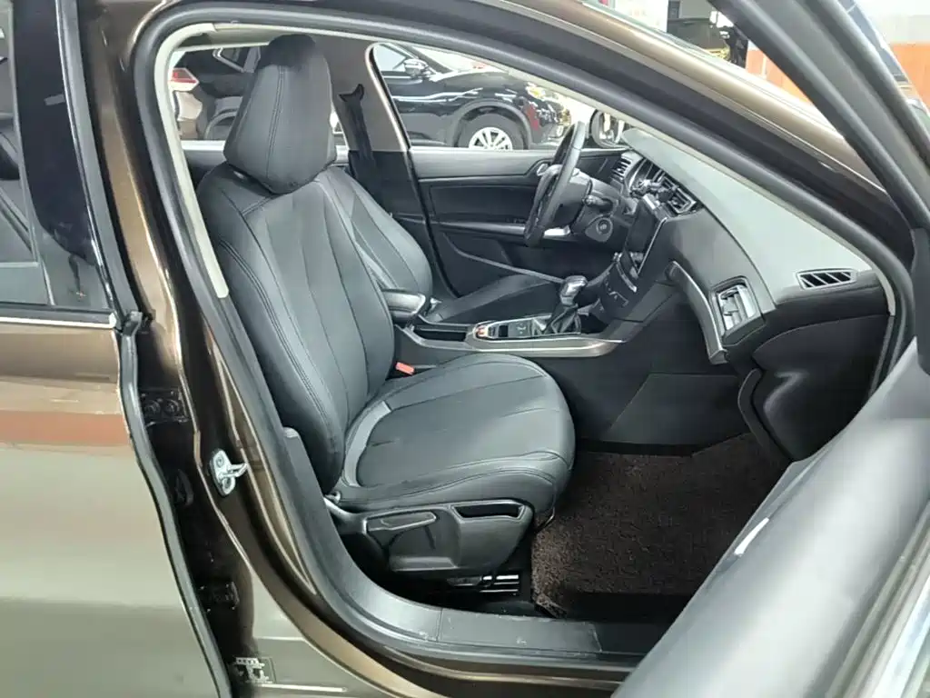 Peugeot 408 — миниатюра 25