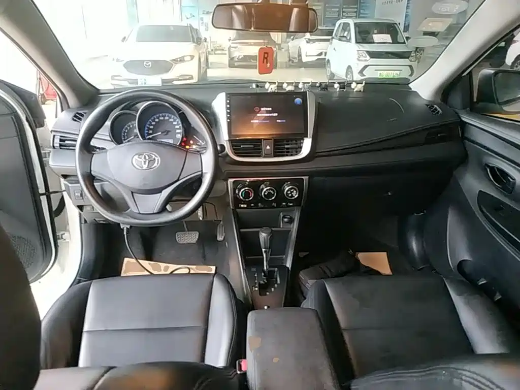 Toyota Yaris L — миниатюра 10