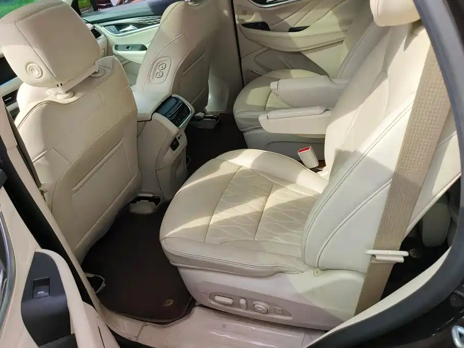 Buick Enclave — миниатюра 11