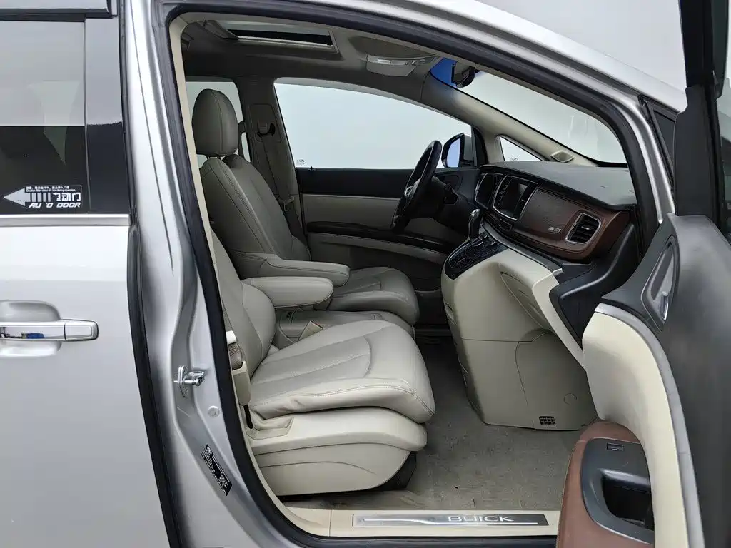 Buick GL8 — миниатюра 23