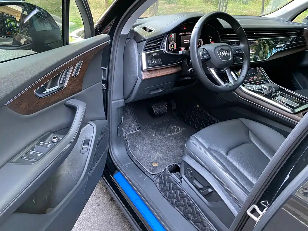 Audi Q7 2023 55 TFSI quattro S line Sport