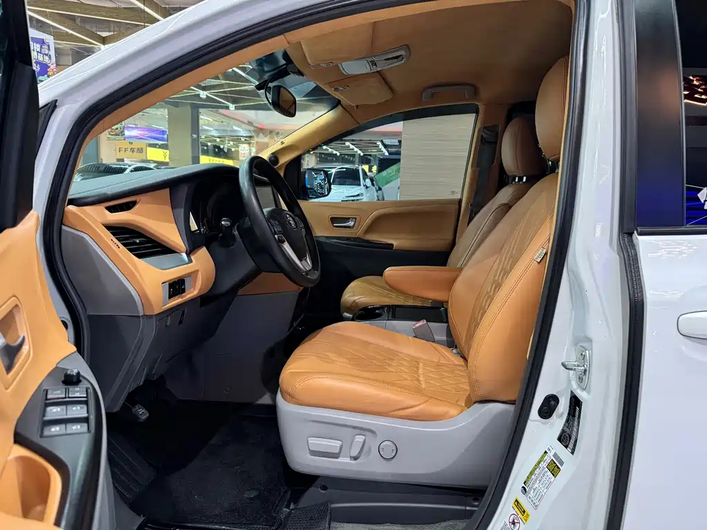 Toyota Sienna — миниатюра 7