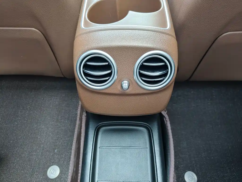 Mercedes-Benz E-Class — миниатюра 13