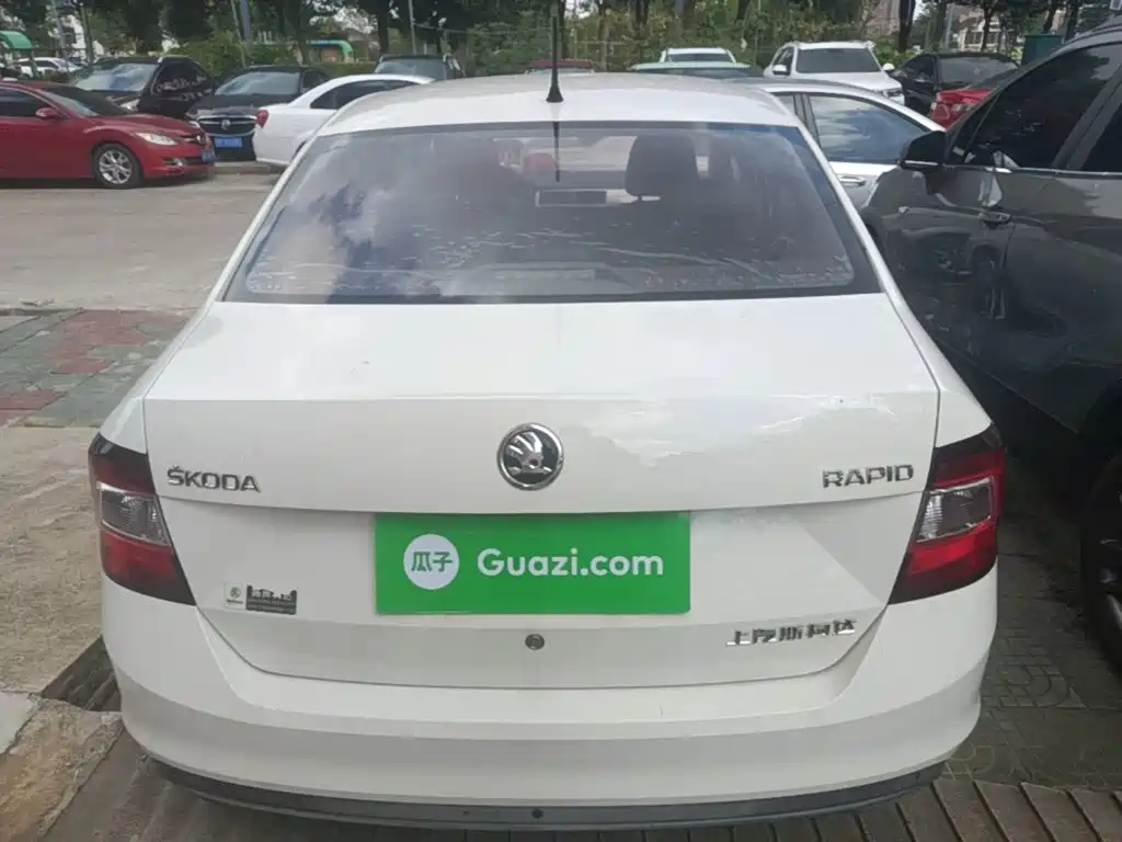 Skoda Rapid — миниатюра 6