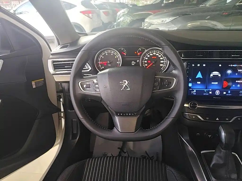 Peugeot 408 — миниатюра 11
