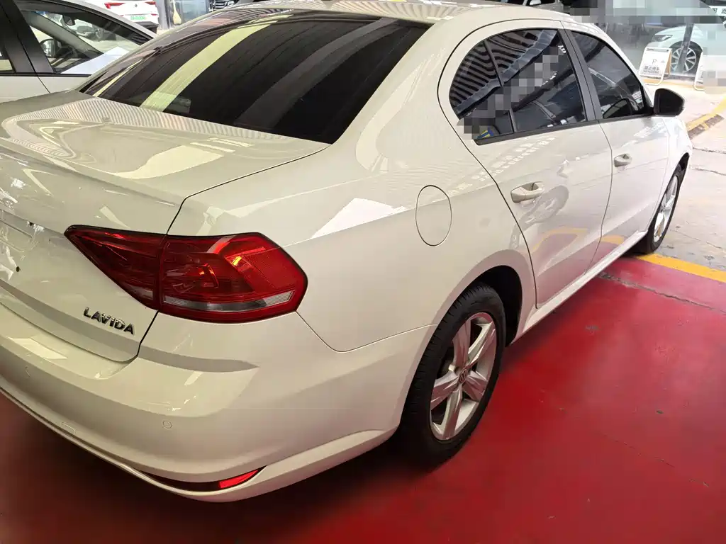 Volkswagen Lavida — миниатюра 5
