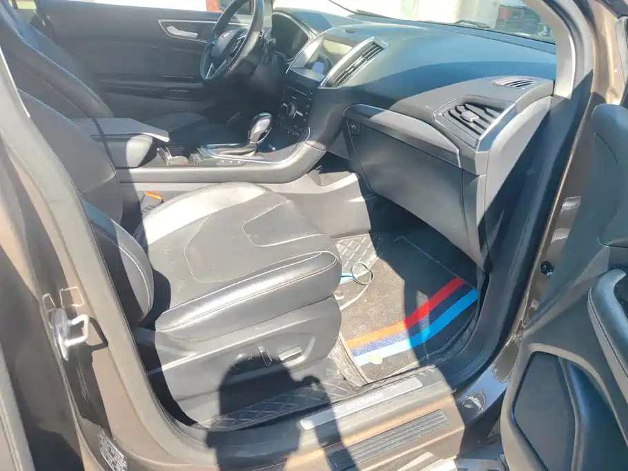 Ford Edge — миниатюра 8